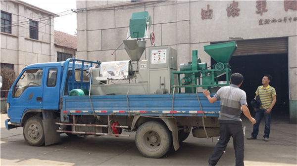 雙象榨油機(jī)發(fā)貨場(chǎng)景